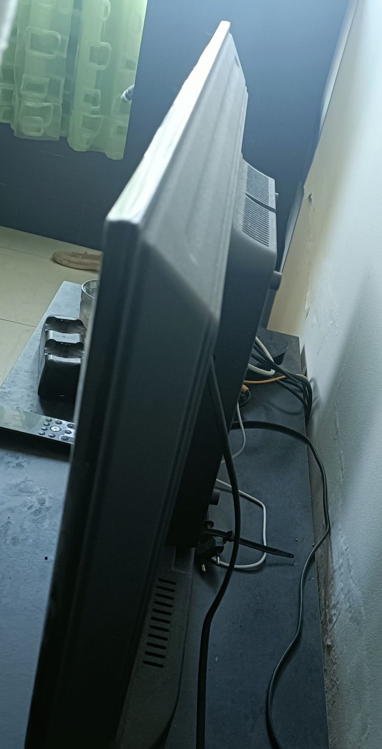 Tv com pouco uso