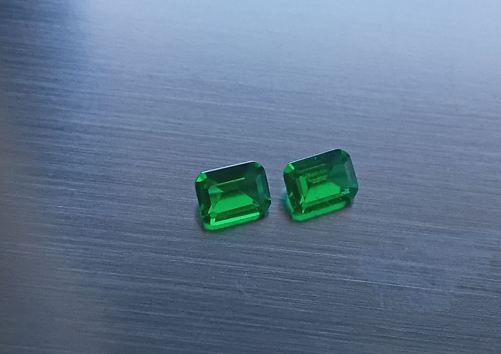 Esmeraldas Naturais de Muzo  Certificadas e Exclusivas