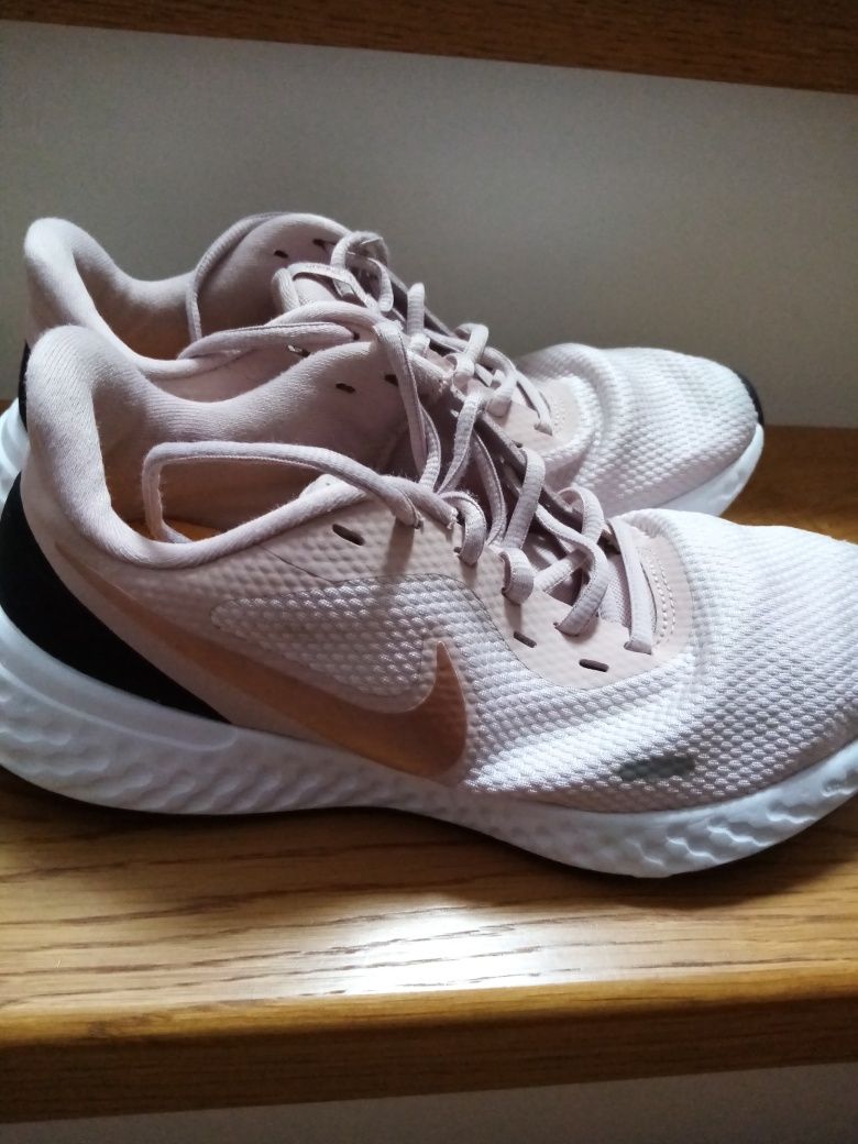 Buty damskie Nike Revolution 5 rozm 40