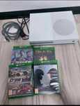 Xbox One S + 2 pady oraz 4 gry