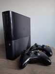 Xbox 360 E 250GB + 2 pady
