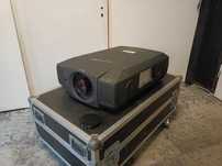 Projektor Christie LX100 (Sanyo XF45). Mapping Eventy Kino plenerowe