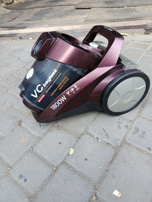 Продаю пылесос   сильный. 1800v