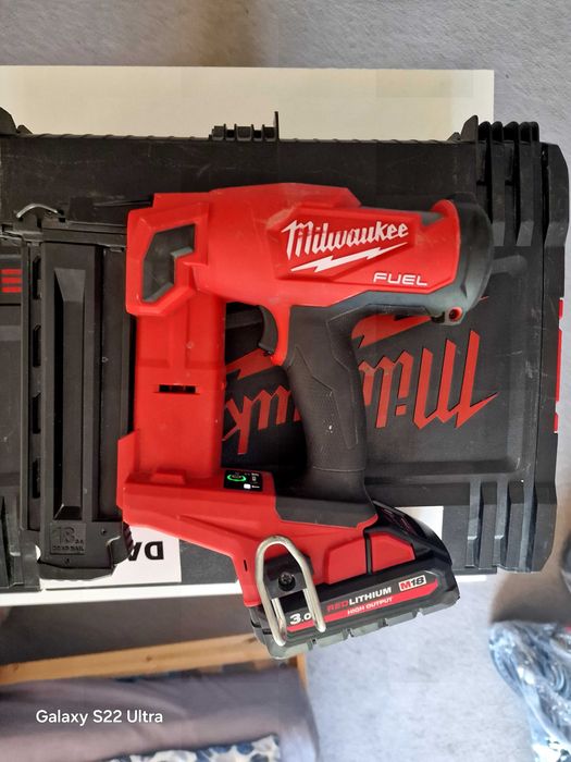 Milwaukee m18 fn18g