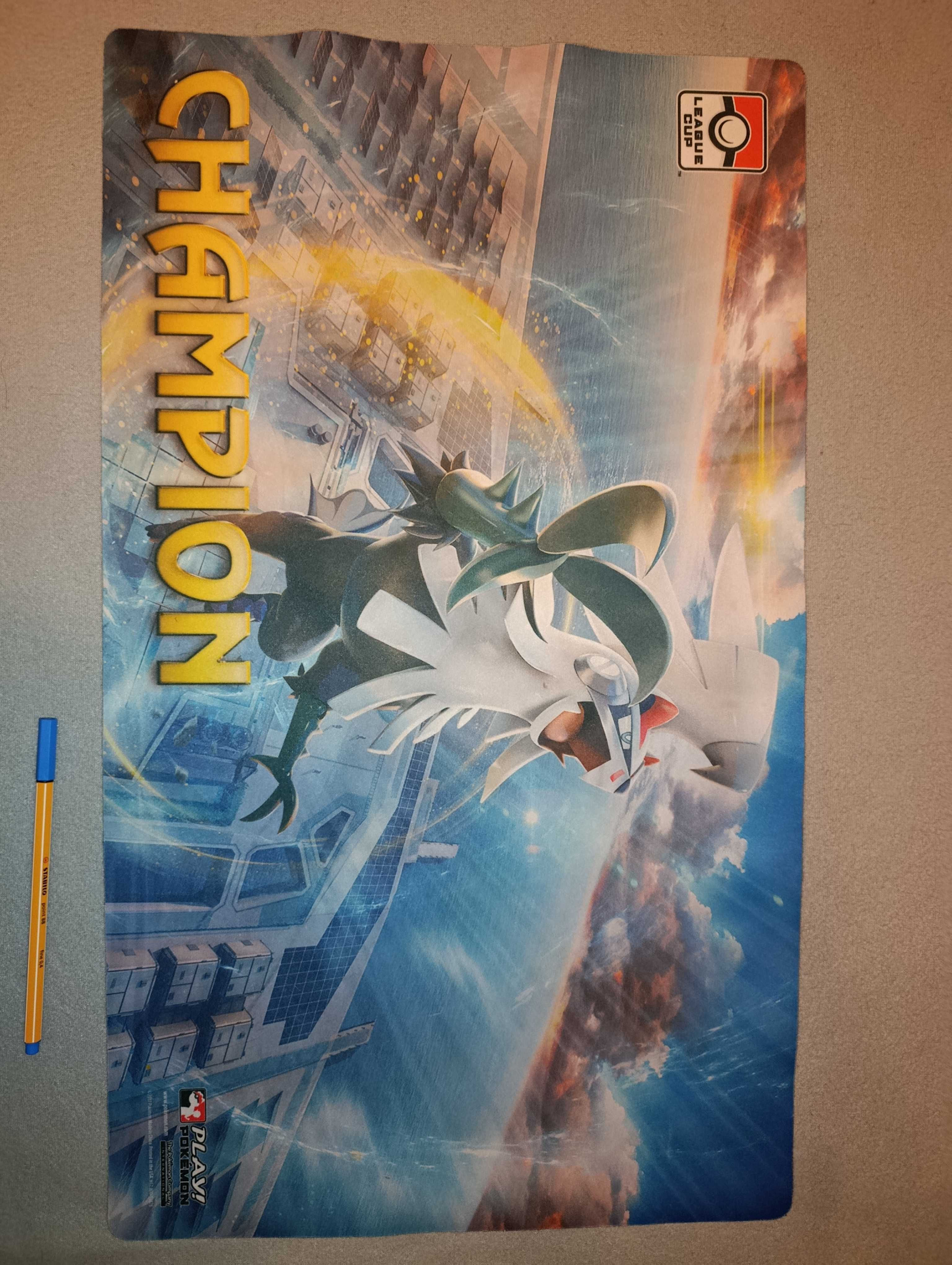 Playmata pokemon Chempion Silvally