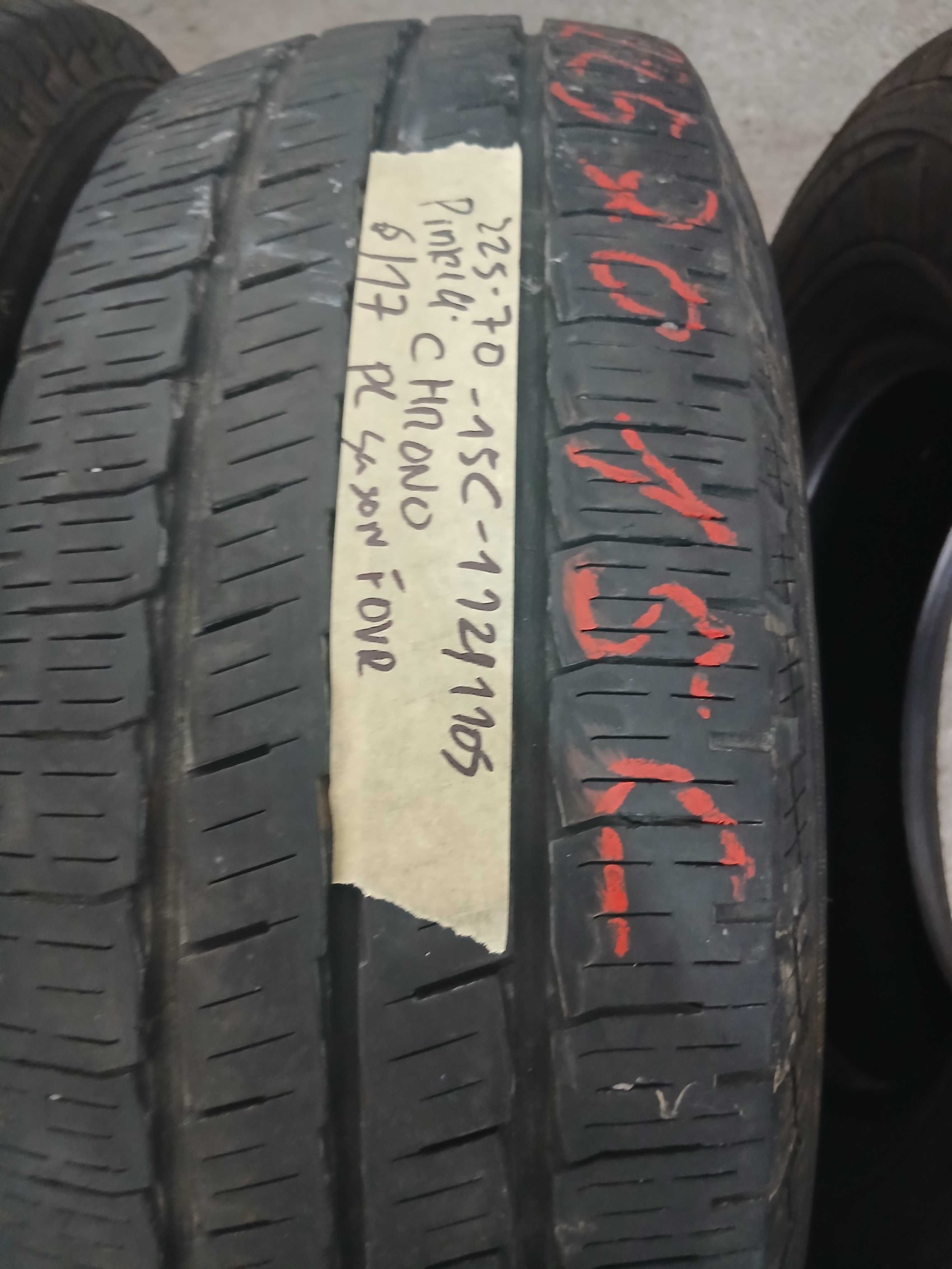 Pneus 225/70R15 C Pirelli