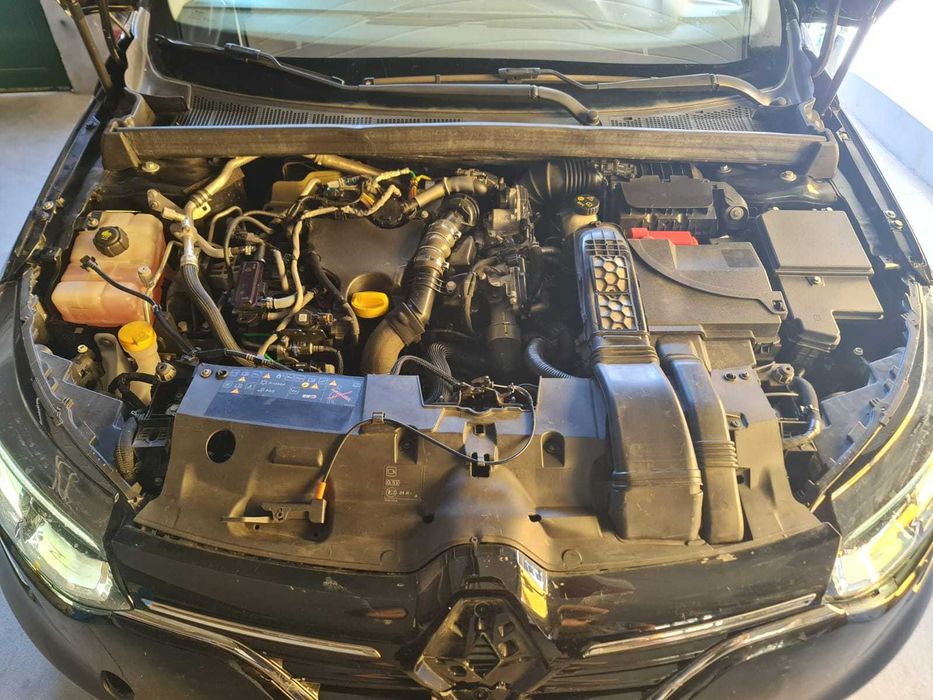 Renault Megane Sp. Tourer 1.5 Bluedci Limited c/IVA (pequeno sinistro)