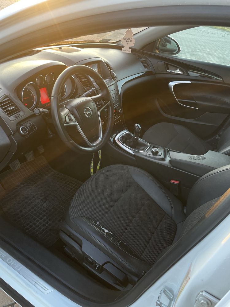 Opel Insignia 2.0 cdti 180km uszkodzona