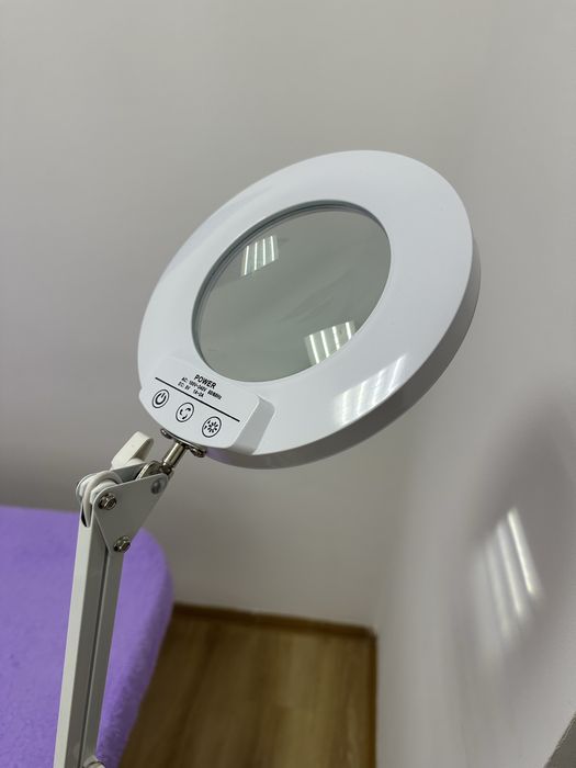 Лампа- лупа на штативі