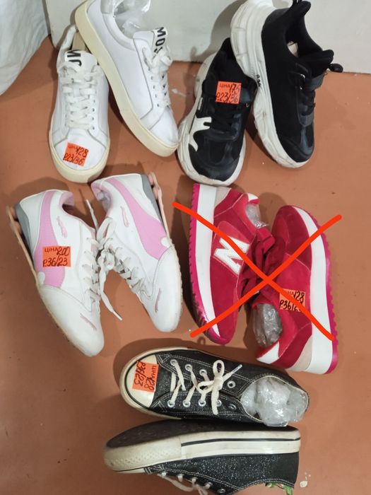 Женские кроссовки