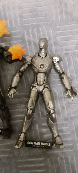 IRON MAN Revoltech (2 figuras)