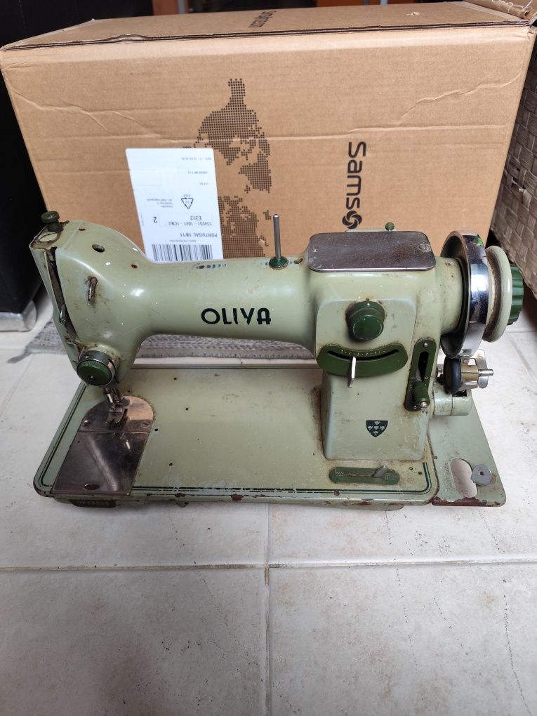 Máquina de costura Oliva