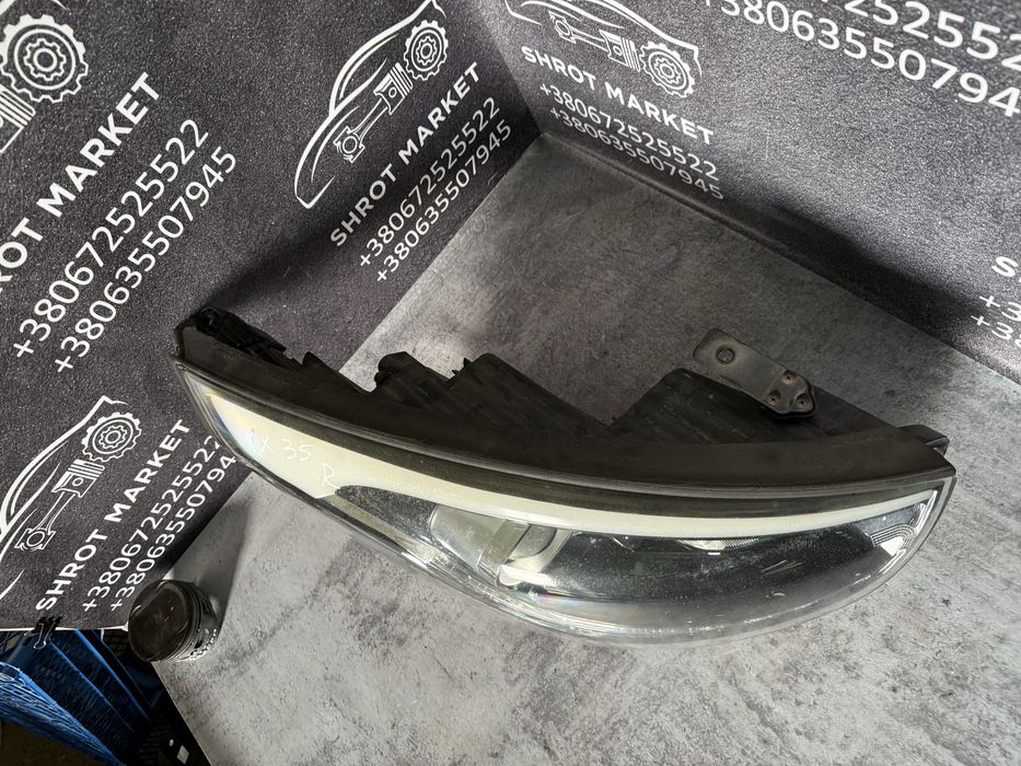 Фара фары передня права Hyundai IX35 Tucson 10-17 ксенон