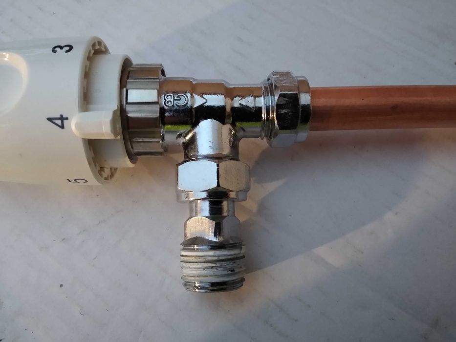 Zestaw Zawór Termostatyczny Kątowy + powrotny  do CO na rury 15MM