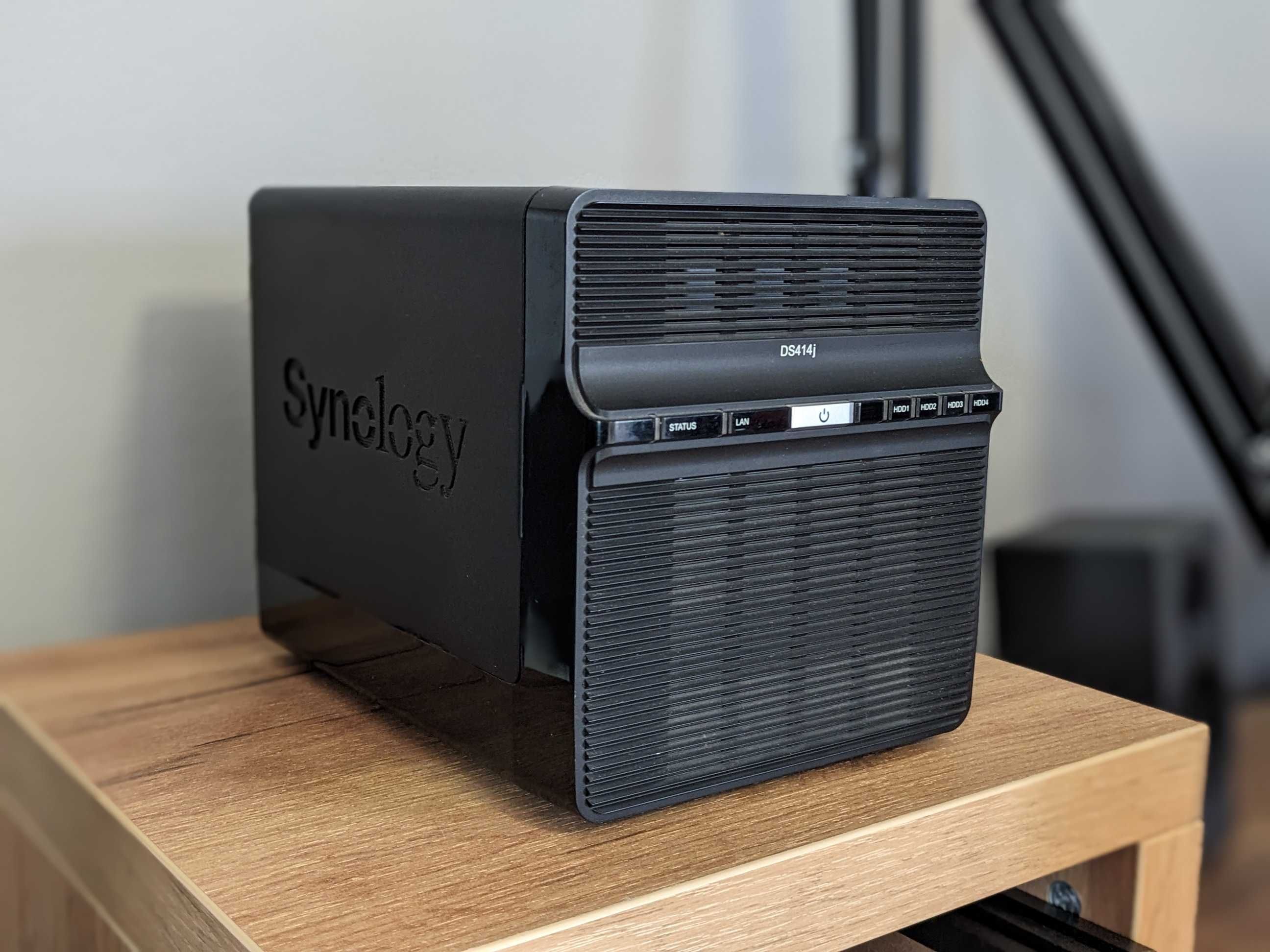 NAS сервер Synology DS414j