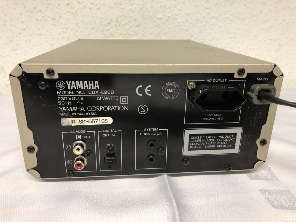 YAMAHA CDX-E200 compact disc
