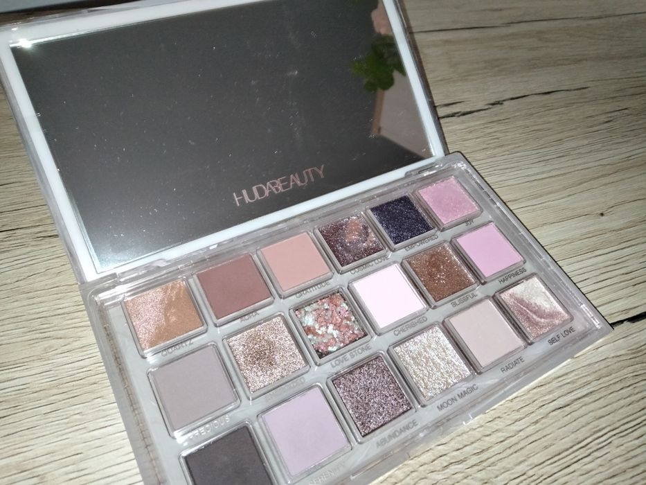 Huda Beauty Rose Quartz paleta cieni