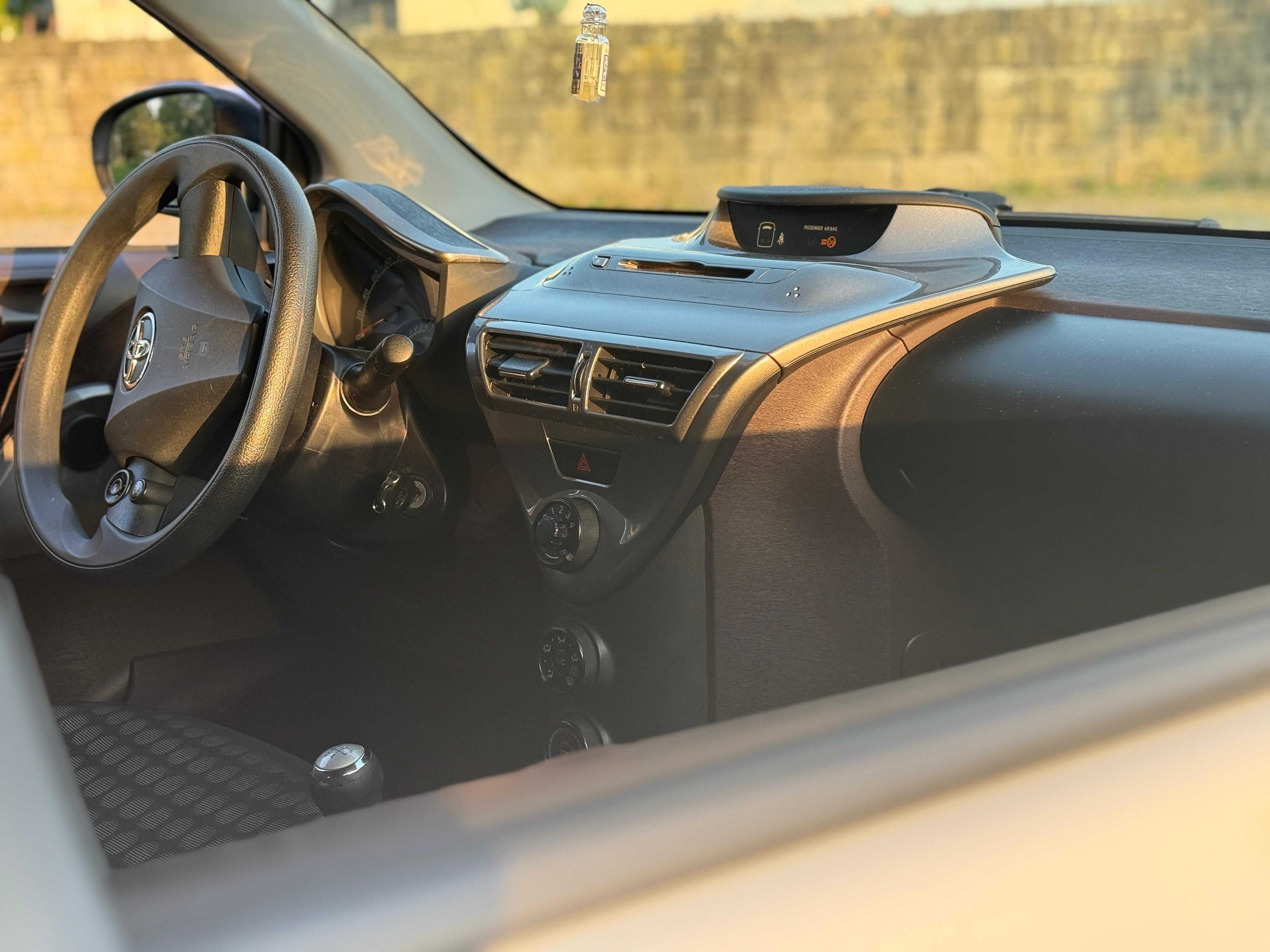Toyota iQ 1.0 VVT-i (2010)