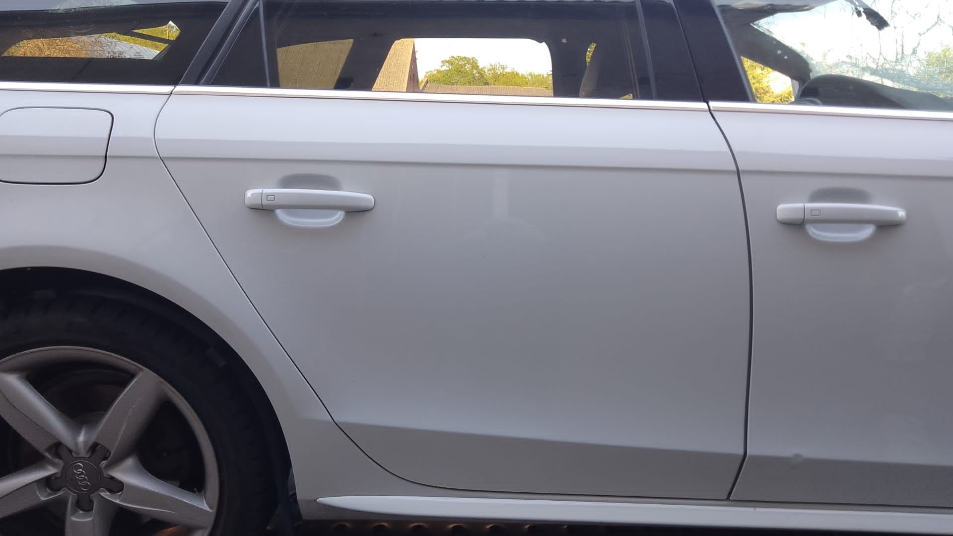 Drzwi prawe Audi A4 b8 LS9R