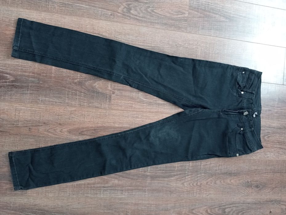 Віддам джинсові штани в нормальному стані