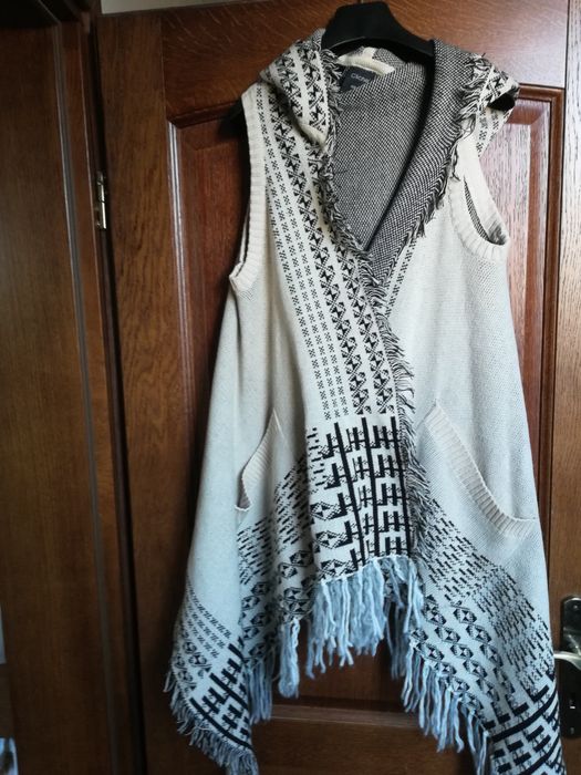 Poncho, peleryna z kapturem