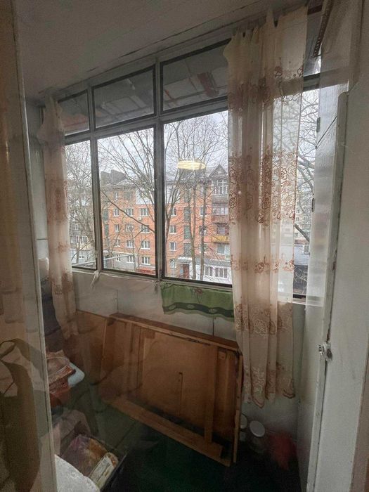 1к, південно-захід, середній поверх, зручне місце розташування