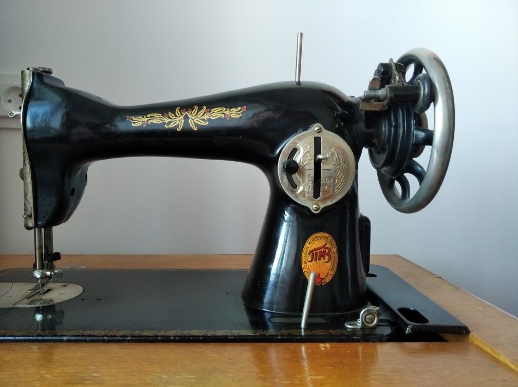 Швейная машинка 40 годов в хорошем состоянии