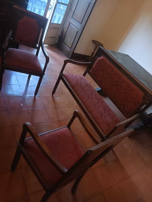 Conjunto de cadeiras, mesa e cadeirões vintage, antiguidades