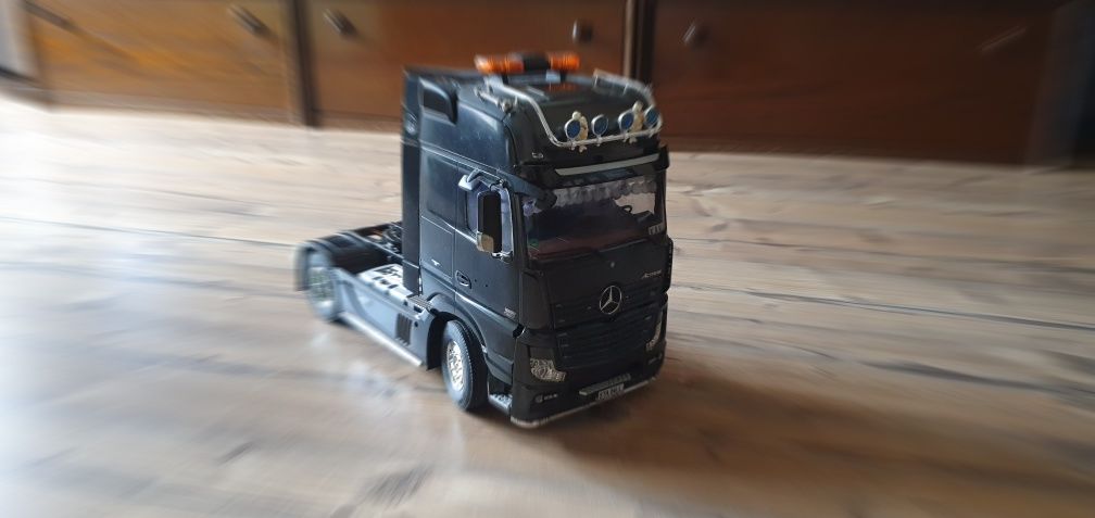 Mercedes Actros Tamiya 1:14.