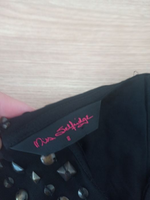 Czarna sukienka z gorsetem pod biust zdobieniami • Wieczorowa • Glamo