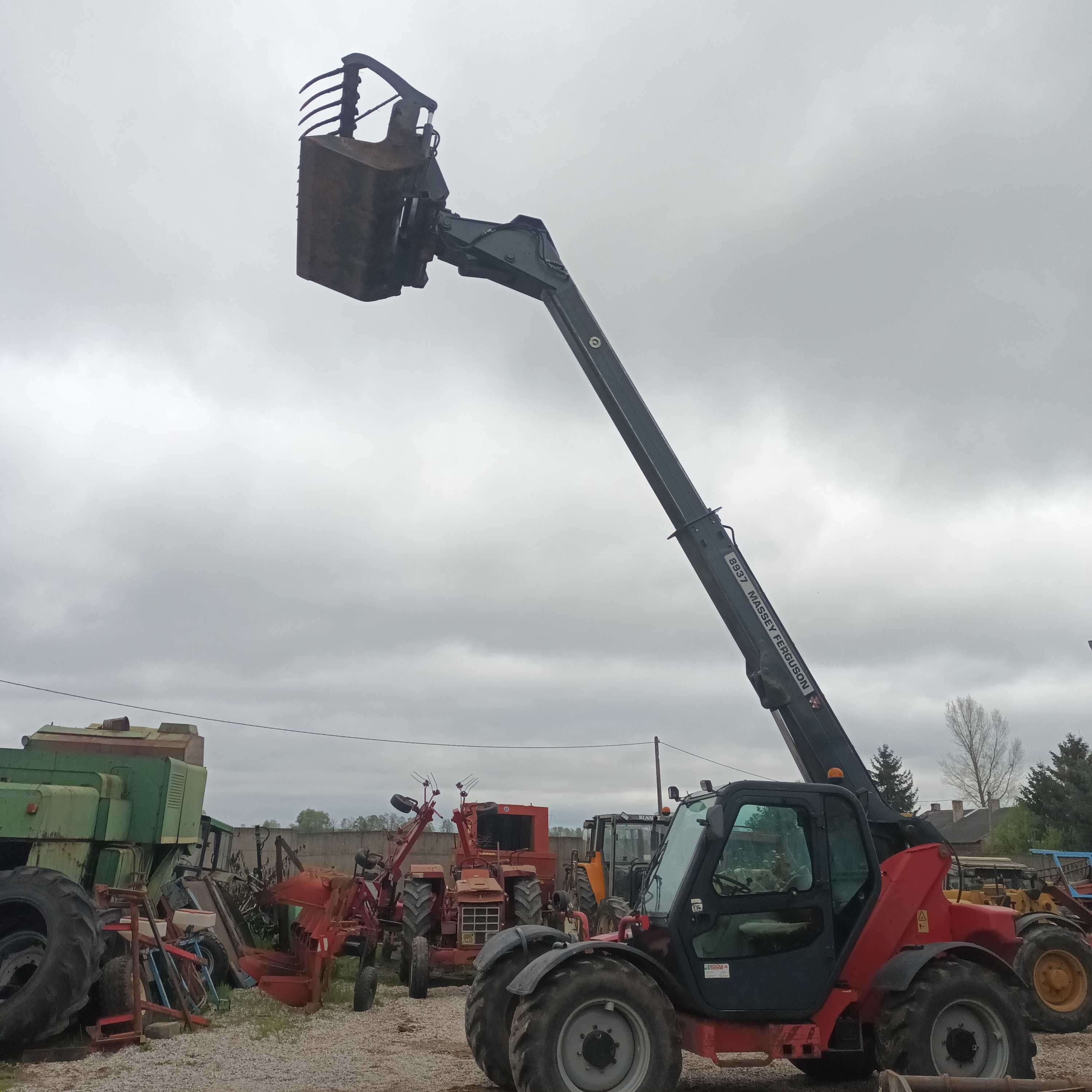 Ladowarka massey ferguson 8937 z lyzko-krokodylem(jcb manitou )