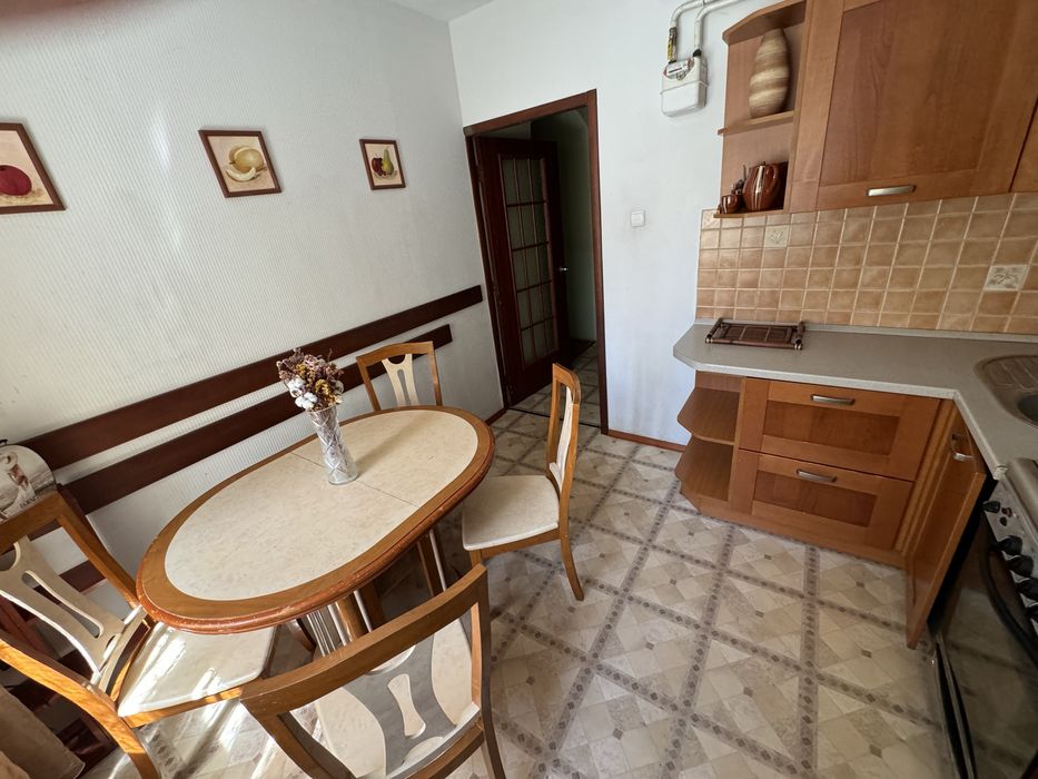 Продам 2 комнатную квартиру сталинку в центре города район металлургич