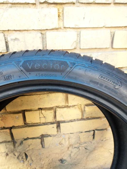 Шини б/в 255 40 R19 GoodYear Vector 4Season Gen 3