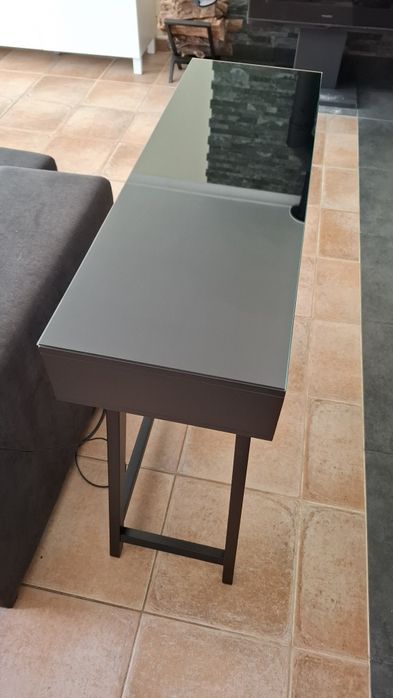 Consola de entrada (preto)