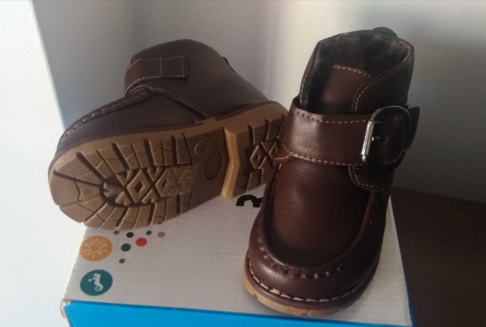 Botas em pele. NOVAS!