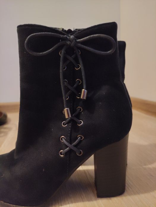 Damskie buty na obcasie
