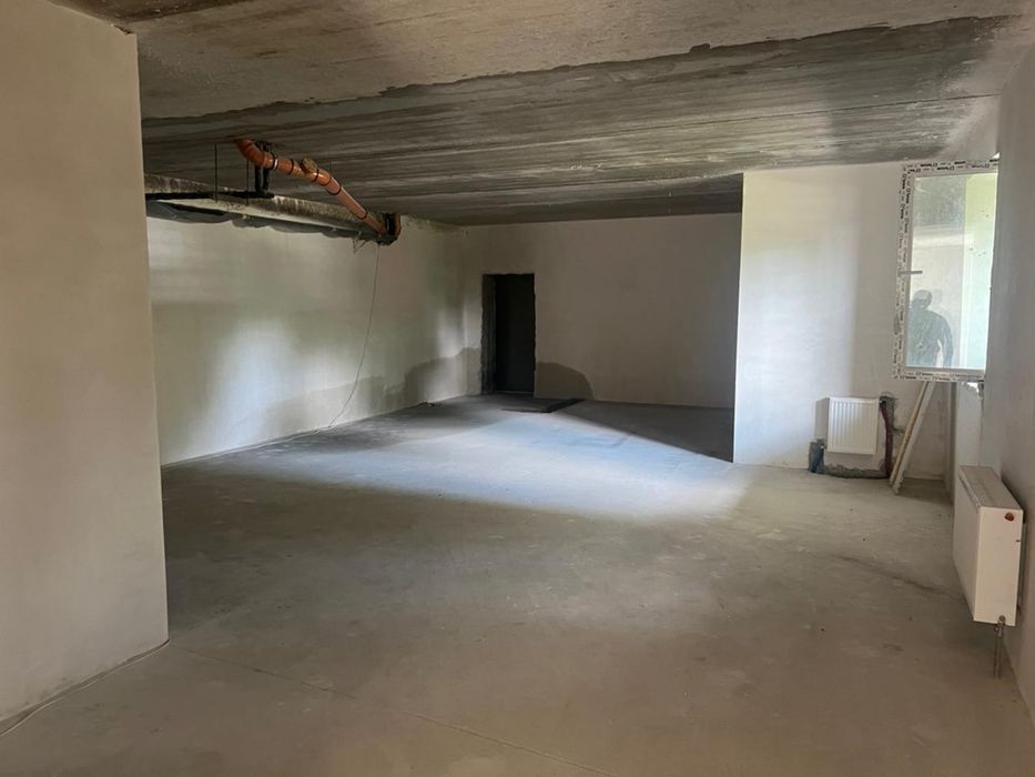 Здається в оренду цьокольне приміщення, окремий вхід з фасаду