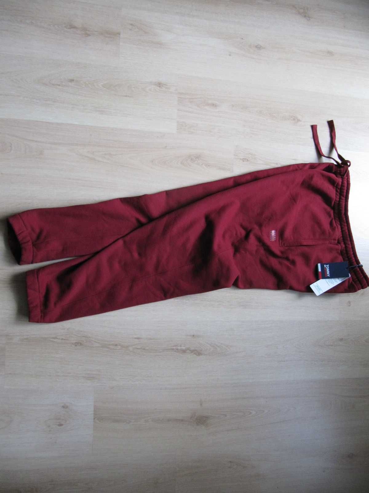 Tommy Jeans spodnie dresowe bawełniane rozmiar M/L, nowe