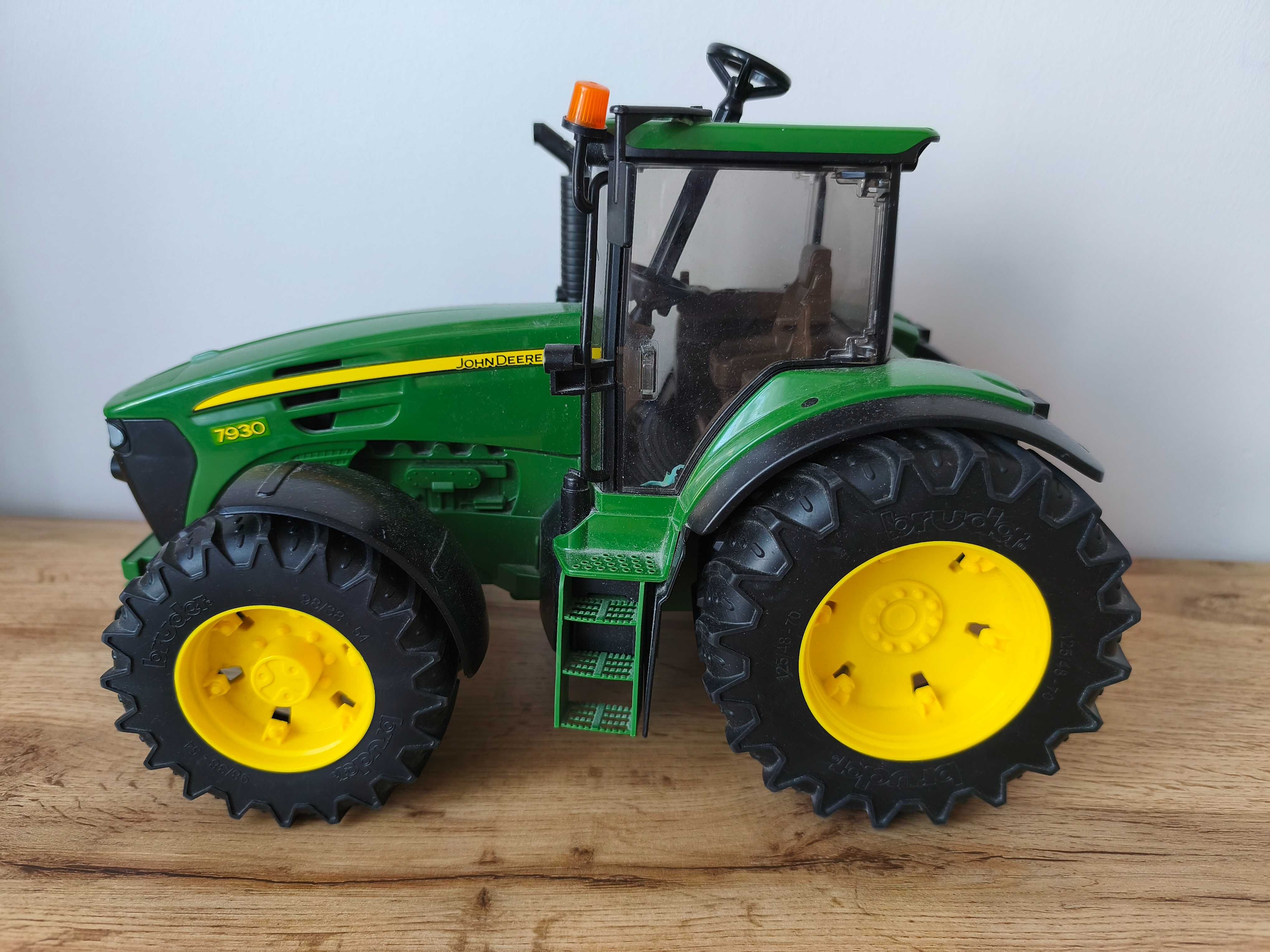 Traktor,ciągnik John Deere z kierownicą