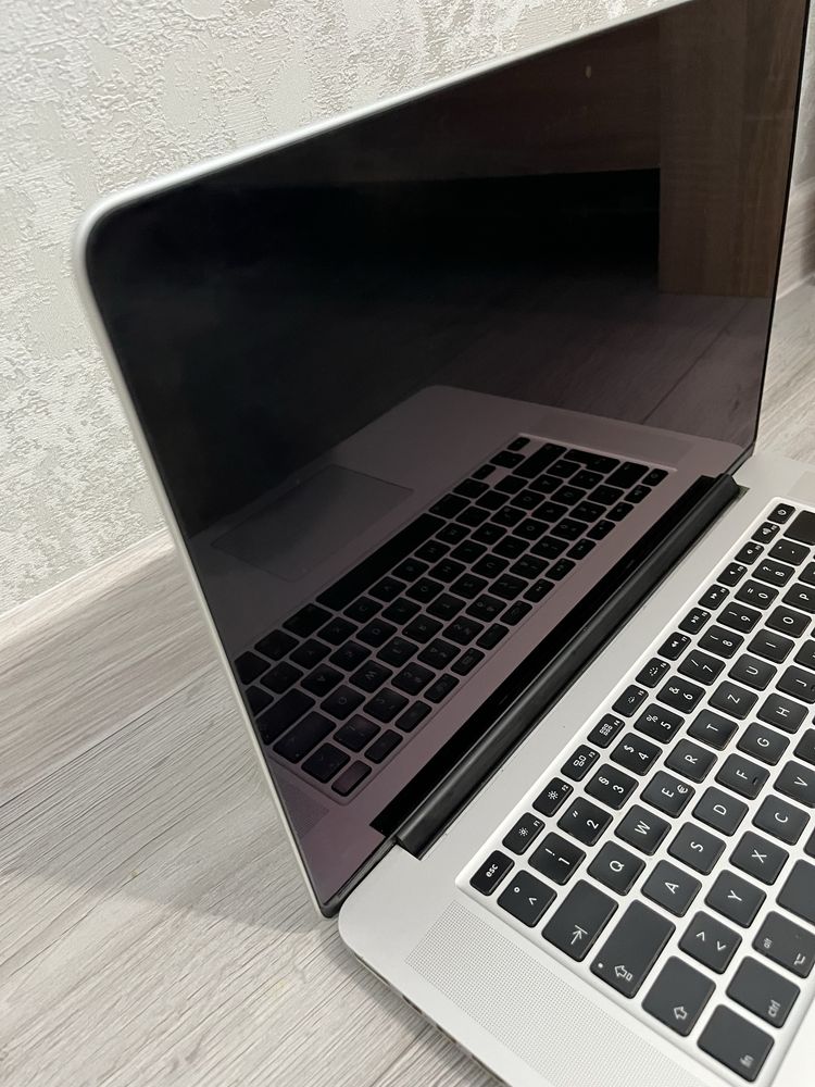 Macbook Pro 2015, як донор, не вмикається