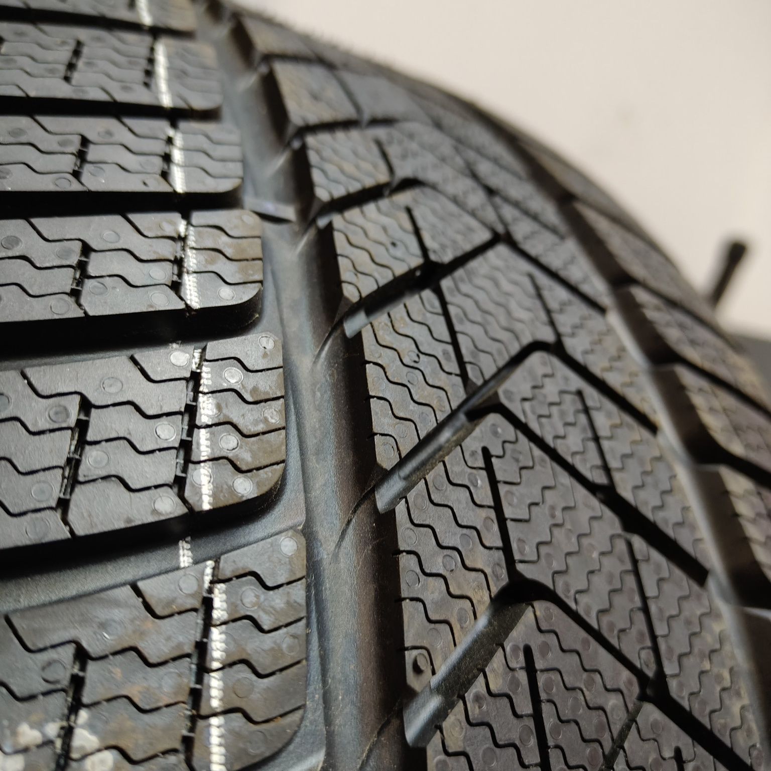 275/35/19 XL Run Flat Pirelli