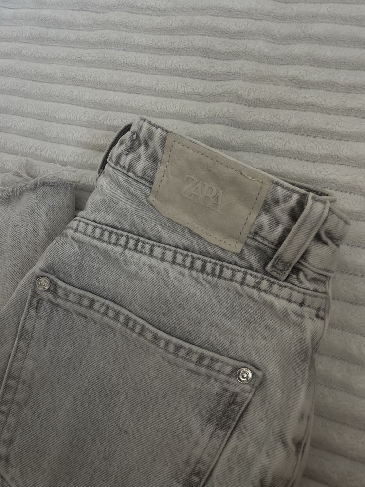 Джинси бренду ZARA