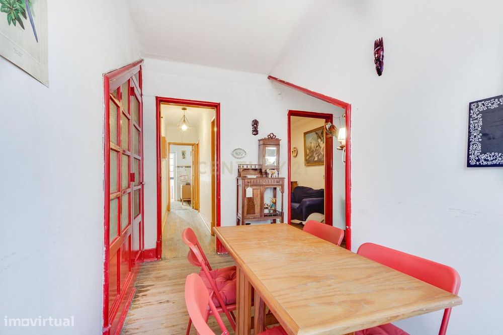 Apartamento T2 em edifício histórico