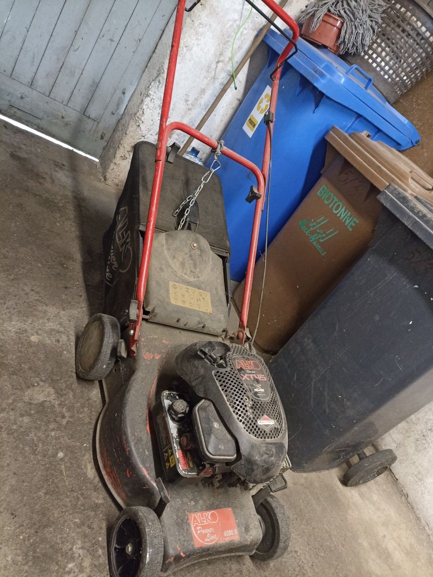 Kosiarka spalinowa i elektryczna