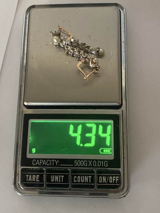 Par de brincos em ouro e prata