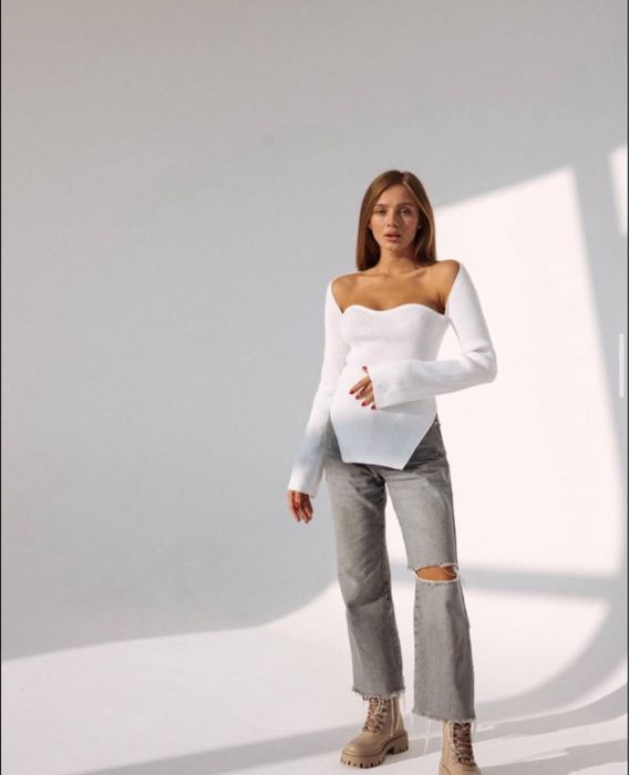 трендова кофтинка у білому кольорі