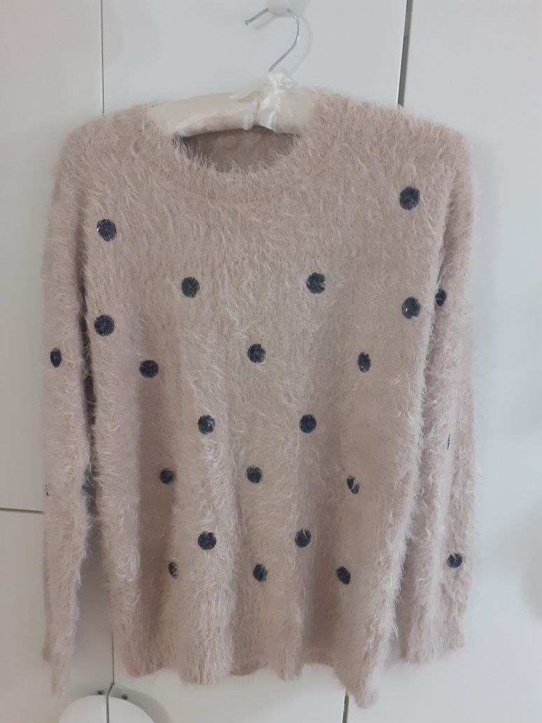 Puchaty sweter beżowy