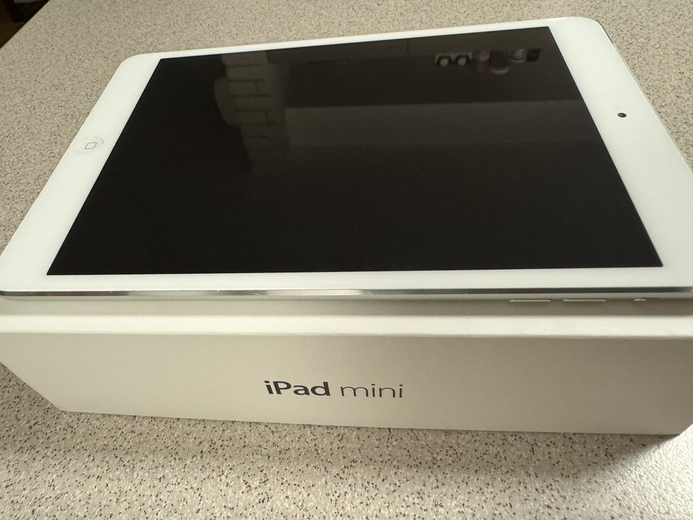 iPad mini WiFi Cellular 16 GB srebrny (Silver)