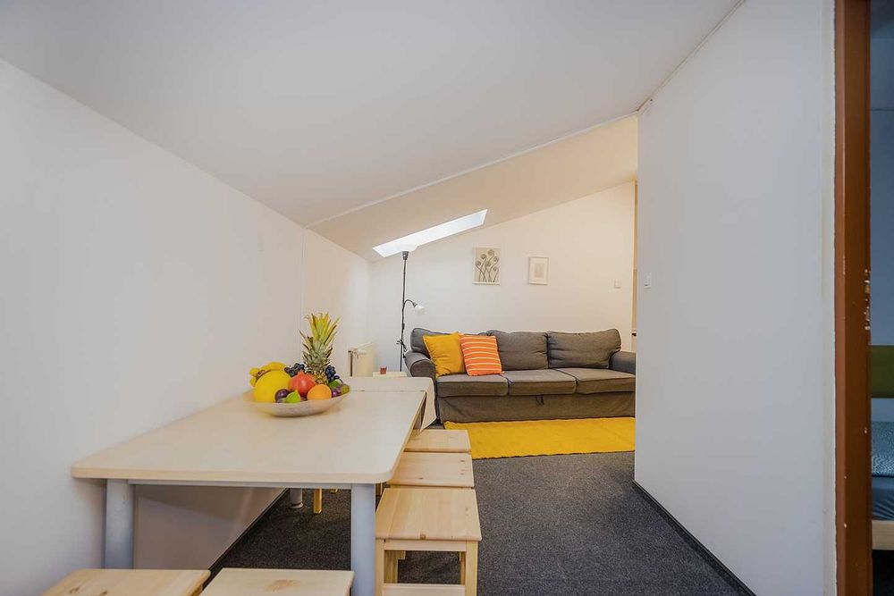 Mieszkanie 130m2  max 9 osób na poddaszu 3 sypialnie Klima Wifi Praga