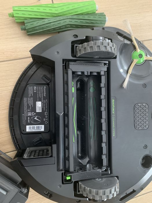 Odkurzacz iRobot Roomba i3 + akcesoria